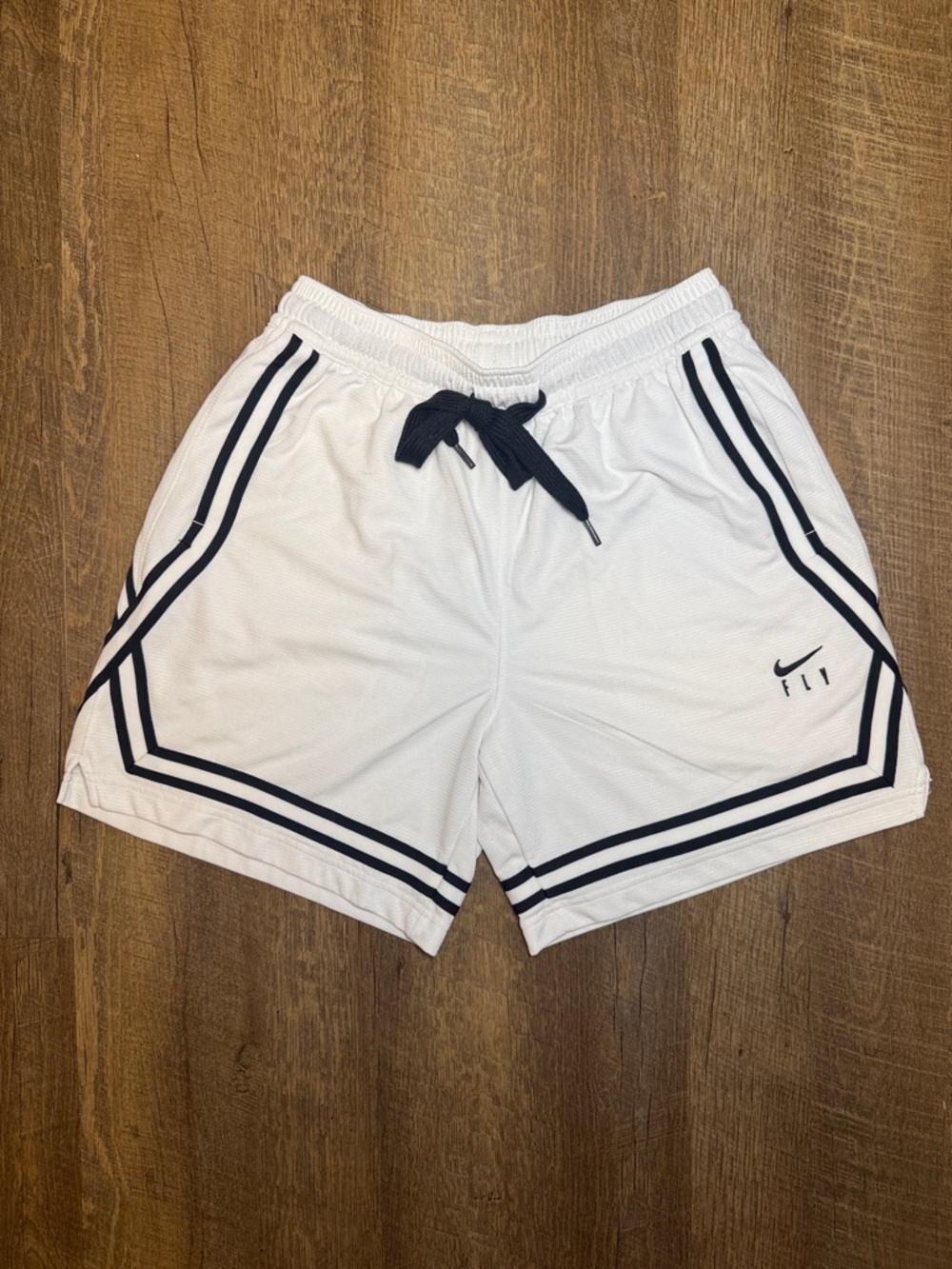 Nike Women’s White Fly Crossover Basketball Shorts with Black Trim Size Small - Picture 2 of 12